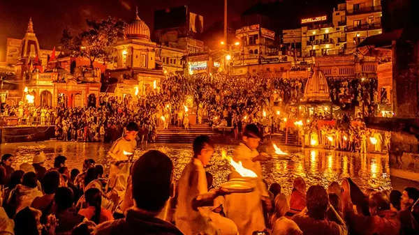 Dev Diwali 2022: काशी में ही क्यों मनाई जाती है देव दिवाली, क्या है इसके पीछे की कहानी?