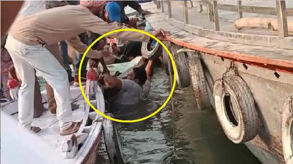 Varanasi boat accident: Ganga में दक्षिण भारत के 34 यात्रियों से भरी नाव डूबने से बची, चीख पुकार के बीच ऐसे बचाई गई जान