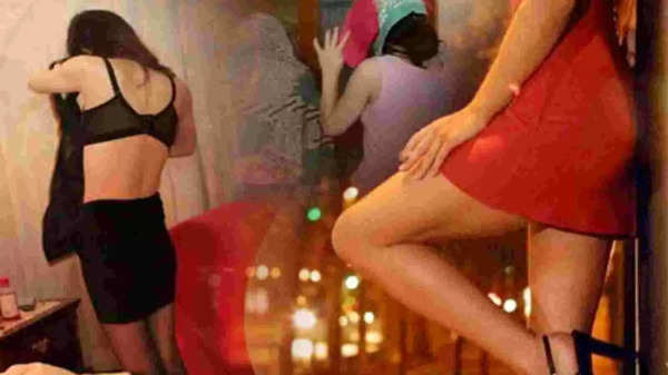 Varanasi News: वाराणसी में बड़े सेक्स रैकेट का भंडाफोड़, व्हाट्सएप पर फ़ोटो देखकर आते थे ग्राहक, 4 युवतियां गिरफ्तार