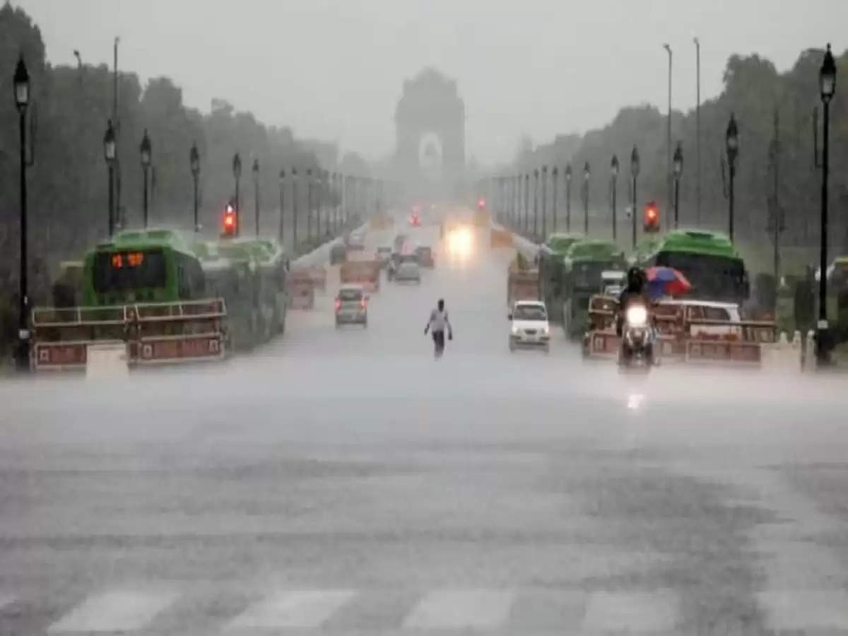Weather Update: दिल्ली सहित कई राज्यों में जारी रहेगी बारिश, शीतलहर के बाद ओले गिरने का खतरा