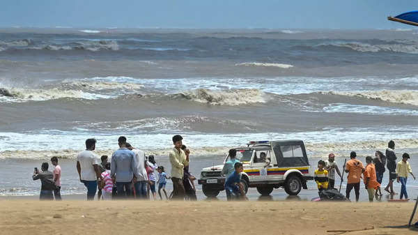 Cyclone Biparjoy: भारी तबाही ला सकता है 'बिपरजॉय', सौराष्ट्र और कच्छ जिले में रेड अलर्ट