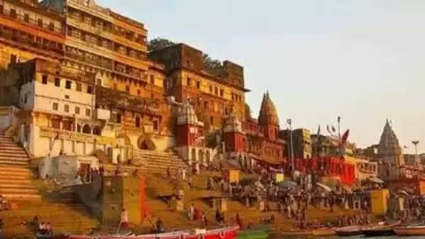 Varanasi: Ganga में गंदगी फैलाने वालों की अब खैर नहीं, आखिर नगर निगम का क्या है प्लान?