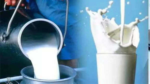 Milk Price Hike: आम जनता को महंगाई की मार, इतने रुपये प्रति लीटर महंगा हुआ दूध