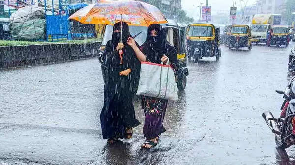 Weather Update: गर्मी से ज्यादा उमस कर रही परेशान, दिल्ली-यूपी समेत इन राज्यों में भारी बारिश की चेतावनी, इस दिन से मिलेगी राहत