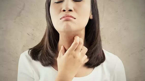 Throat Dryness: सोते हुए मुंह सूखना है इन बीमारियों का संकेत, आप ऐसे करें बचाव