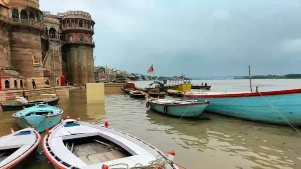 Flood In Ganga: Varanasi में Ganga के जलस्तर में वृद्धि जारी, तेजी से बढ़ रहा गंगा का जलस्तर