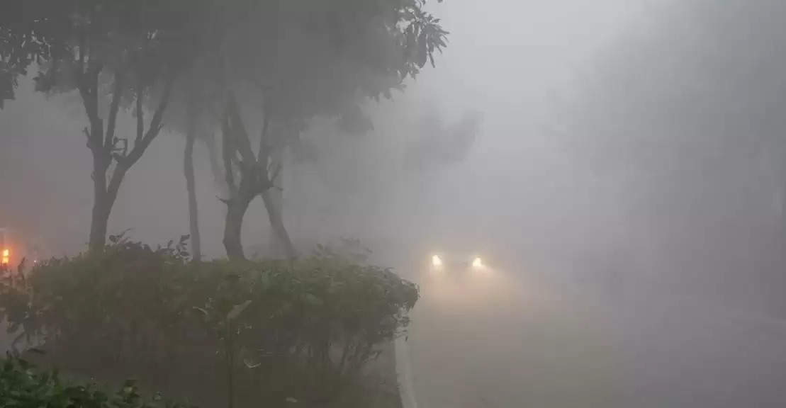 Weather Update News: साल के आखिरी दिन पड़ रही कड़ाके की ठंड, दिल्ली समेत पूरे उत्तर भारत में शीतलहर का प्रकोप जारी