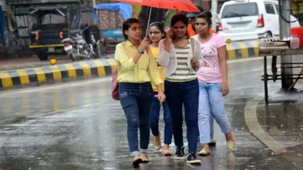 Bihar Weather Today: झूमकर बरसेंगे बादल, 5 जिलों में भारी बारिश का अलर्ट