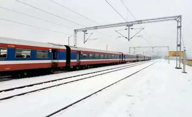 Viral Video: बर्फ का मजा! बर्फबारी के बीच रेलवे ने शेयर किया जन्नत का खूबसूरत नजारा