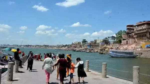 Varanasi Weather: वाराणसी में आज का मौसम, सुबह से ही धूप के तेवर, IMD ने दी चेतावनी!