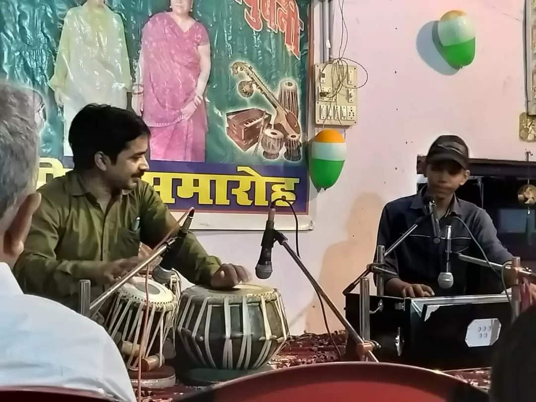 Madhubani News: हरिशंकर संगीत महाविद्यालय में मनाया गया स्वर्गीय पं.कृष्ण नन्द मिश्रा का जन्मदिन, तबला वादन से कार्यक्रम का हुआ शुभारंभ