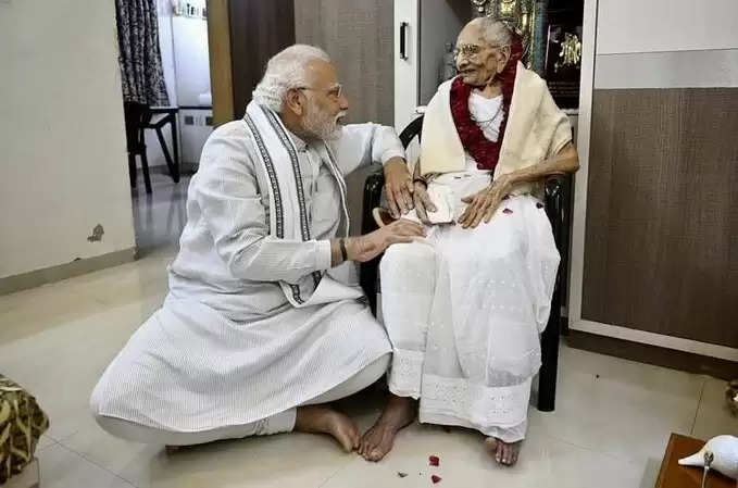 Heeraben Modi Death: 100 साल की उम्र में PM Modi के माँ का निधन, 