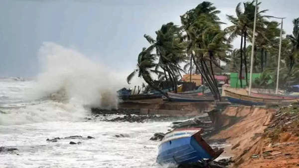 Cyclone Biparjoy in UP: चक्रवात बिपरजॉय का यूपी में दिख रहा असर, आज 20 जिलों में बारिश और आंधी के आसार