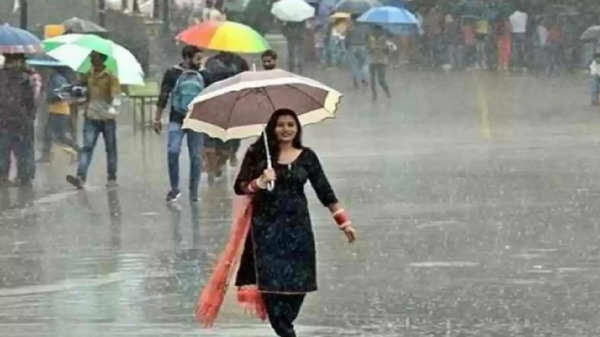 UP Rain Alert: कुछ घंटे में यूपी के कई जिलों में बारिश का अलर्ट, गरज के साथ बिजली गिरने की चेतावनी