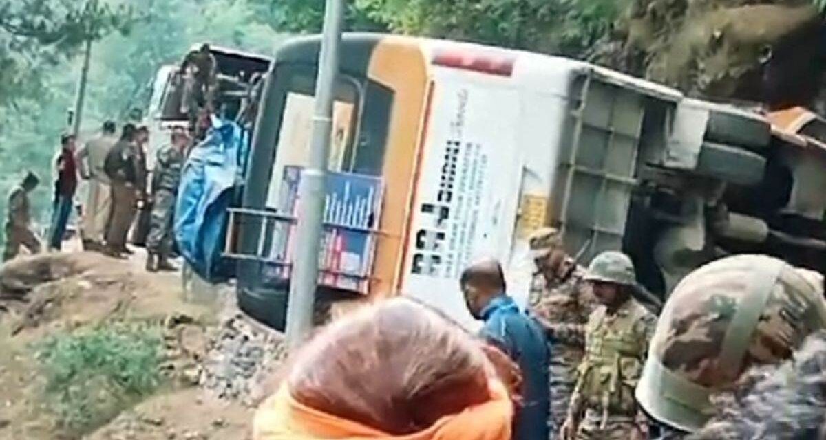 गंगोत्री में झिरन्या के तीर्थयात्रियों की बस दुर्घटनाग्रस्त, 5 श्रद्धालु घायल, 28 यात्री थे सवार