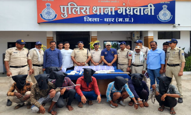 डकैती करने वाले कुख्यात गैंग का पर्दाफाश, पुलिस ने 8 लोगों को गिरफ्तार कर लाखों का सामान किया जब्त