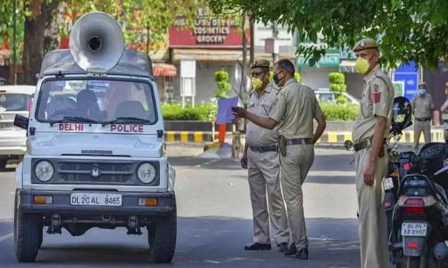 मिठाई लेने गए पति-पत्नी, चोरों ने बच्चों समेत उड़ा ली कार; ऐसे पकड़े गए बदमाश