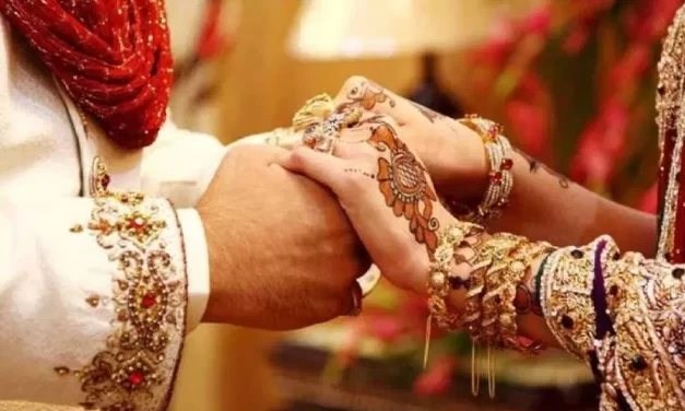 टीचर ने अपनी ही स्टूडेंट से की Love Marriage…दोनों के परिवार तो हुए खुश, लेकिन यहां फंस गया पेंच