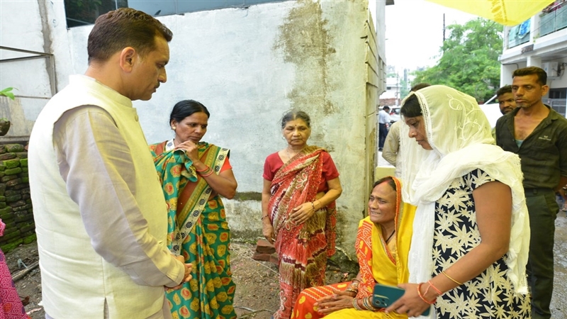 जबलपुर में दीवार गिरने से दो लोगों की दबकर मौत, शासन देगा 4 लाख की सहायता राशि व नौकरी