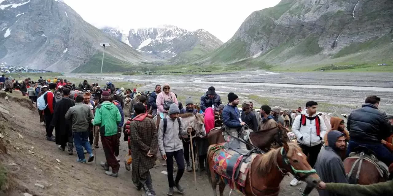 Amarnath Yatra 2024: पहलगाम में भारी बारिश, रोकी गई अमरनाथ यात्रा