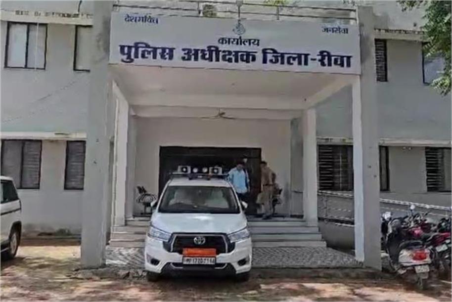 रीवा की लालगांव चौकी से पुलिस को चकमा देकर हथकड़ी खोलकर दो बदमाश फरार, मचा हड़कंप..