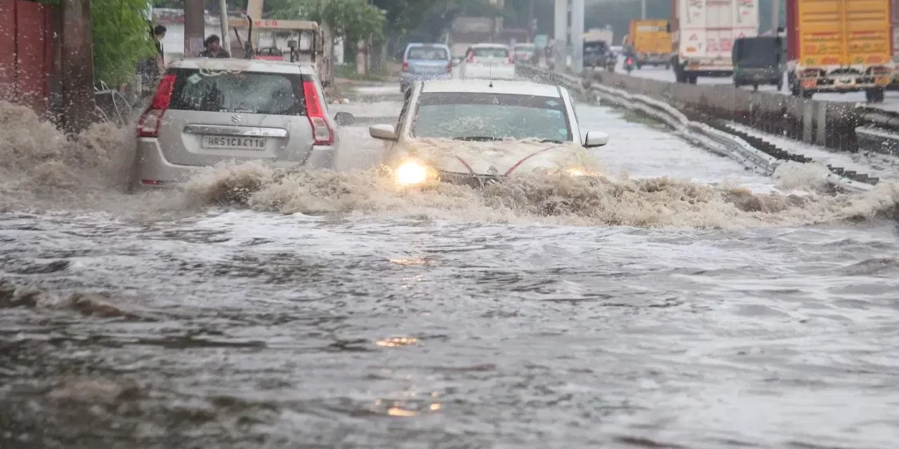 चक्रवात, बाढ़ और बारिश से ‘त्राहिमाम’…गुजरात में 900 सड़कें बंद, हिमाचल-उतराखंड में अलर्ट, जानें इन राज्यों का मौसम