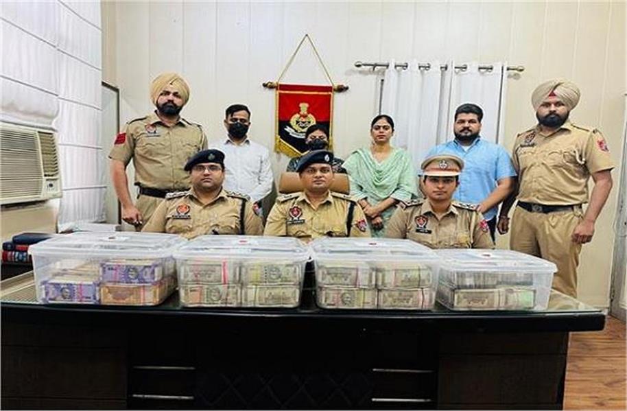 पुलिस के हत्थे चढ़े ठग भाई-बहन, जाल में फंसाकर लगाते थे चूना