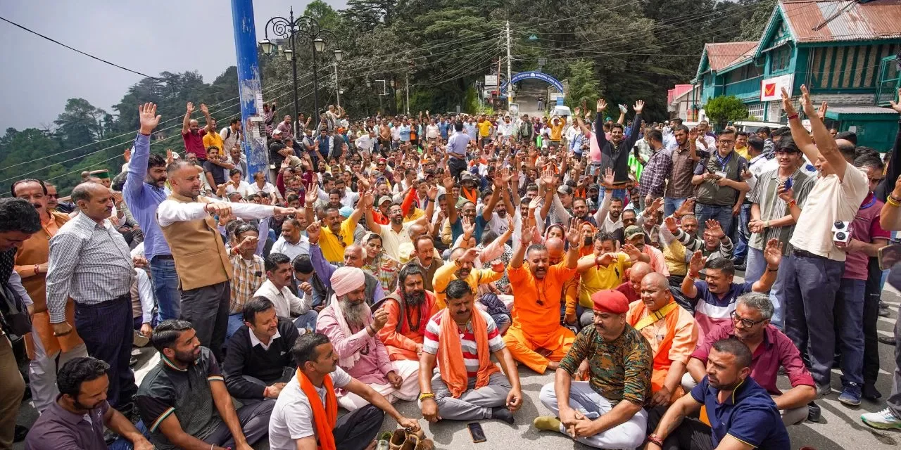 शिमला में मस्जिद पर घमासान, हिंदू संगठनों ने किया प्रदर्शन, CM सुक्खू के बयान पर जयराम ठाकुर का पलटवार