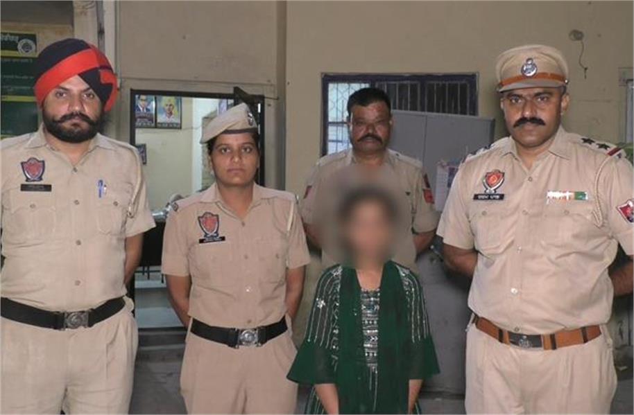 आधी रात 12 वर्षीय लड़की ने चक्करों में डाली पुलिस, मामला जान आप भी रह जाएंगे दंग