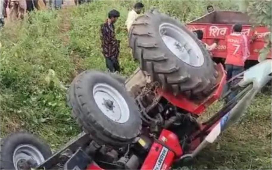 सतना जिले में भीषण सड़क हादसा, तेज रफ्तार ट्रैक्टर ट्राली पलटी, ड्राइवर की मौत