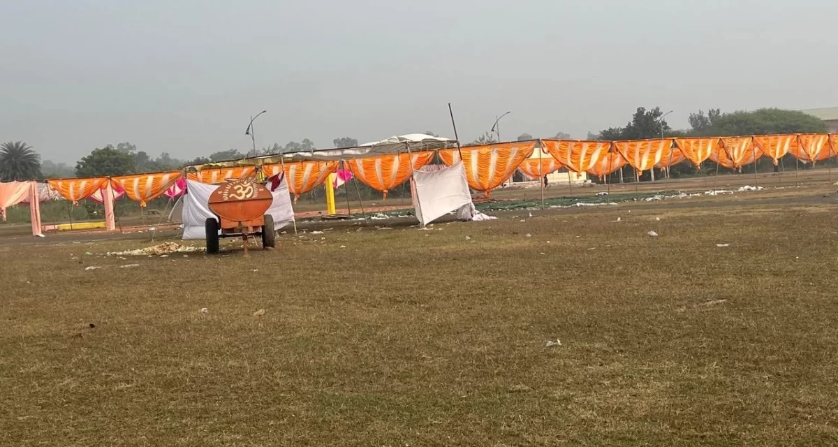 बरकतउल्ला विश्वविद्यालय के ज्ञान-विज्ञान भवन में हो रही शादी-पार्टियां, मैदान पर पसरा कचरा