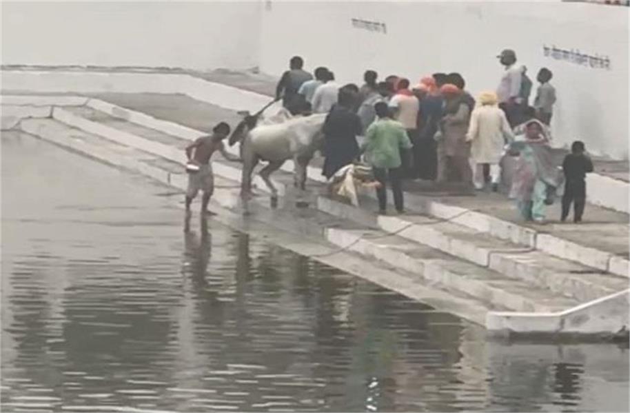 श्री अचलेश्वर धाम  में निहंग सिंह की हरकत से मचा बवाल, गुस्से में हिंदू संगठन