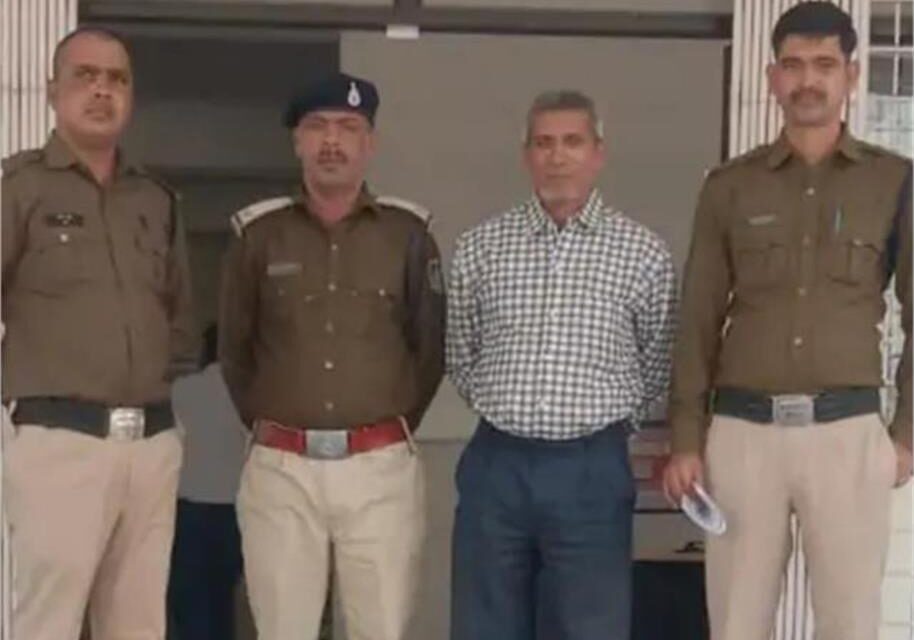 सिंगरौली पुलिस ने अवैध कबाड़ के साथ एक कबाड़ी को पकड़ा, 2 लाख से ज्यादा का माल जब्त