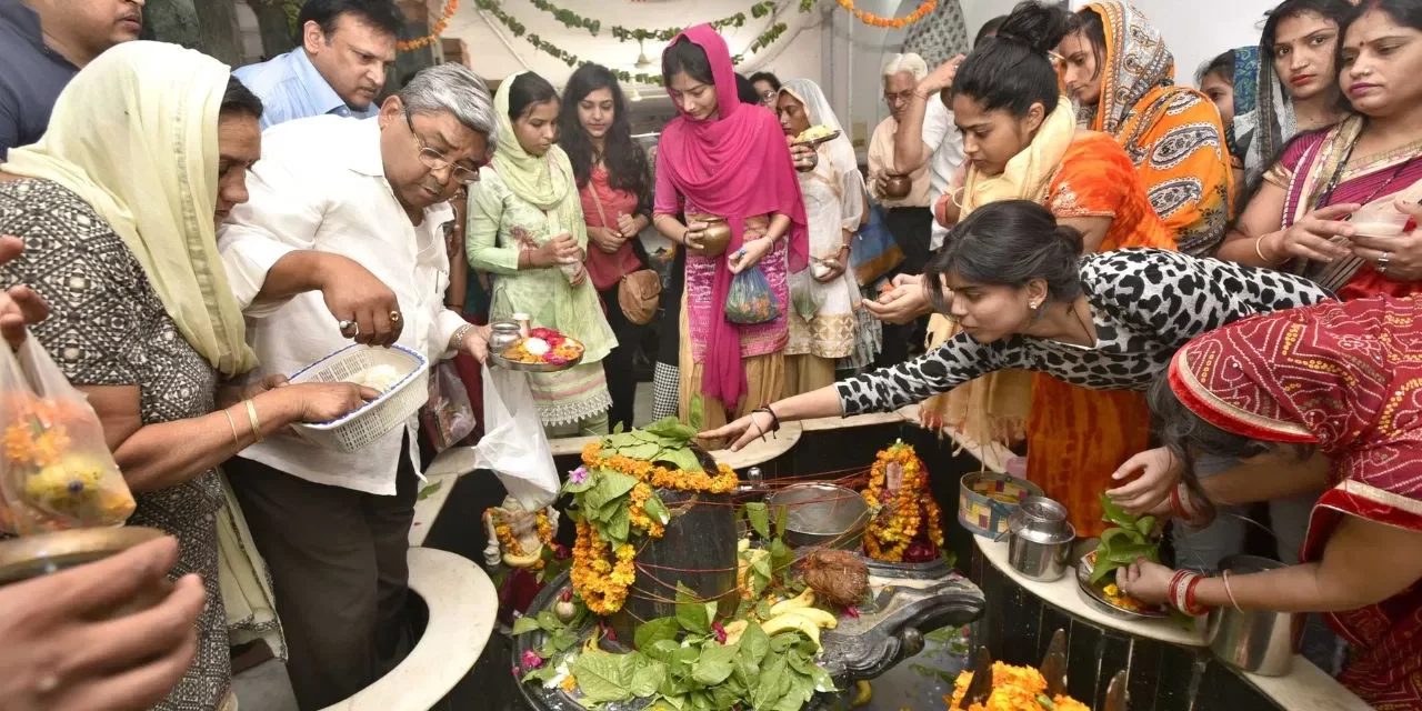 प्रदोष व्रत के दिन जरूर पढ़ें ये व्रत कथा, जीवन में आएगी खुशहाली, बनेंगे सभी बिगड़े काम