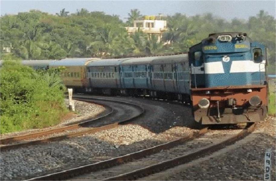 रेलवे चलाने जा रहा Special Train, जानें किन-किन स्टेशनों पर होगा स्टॉपेज