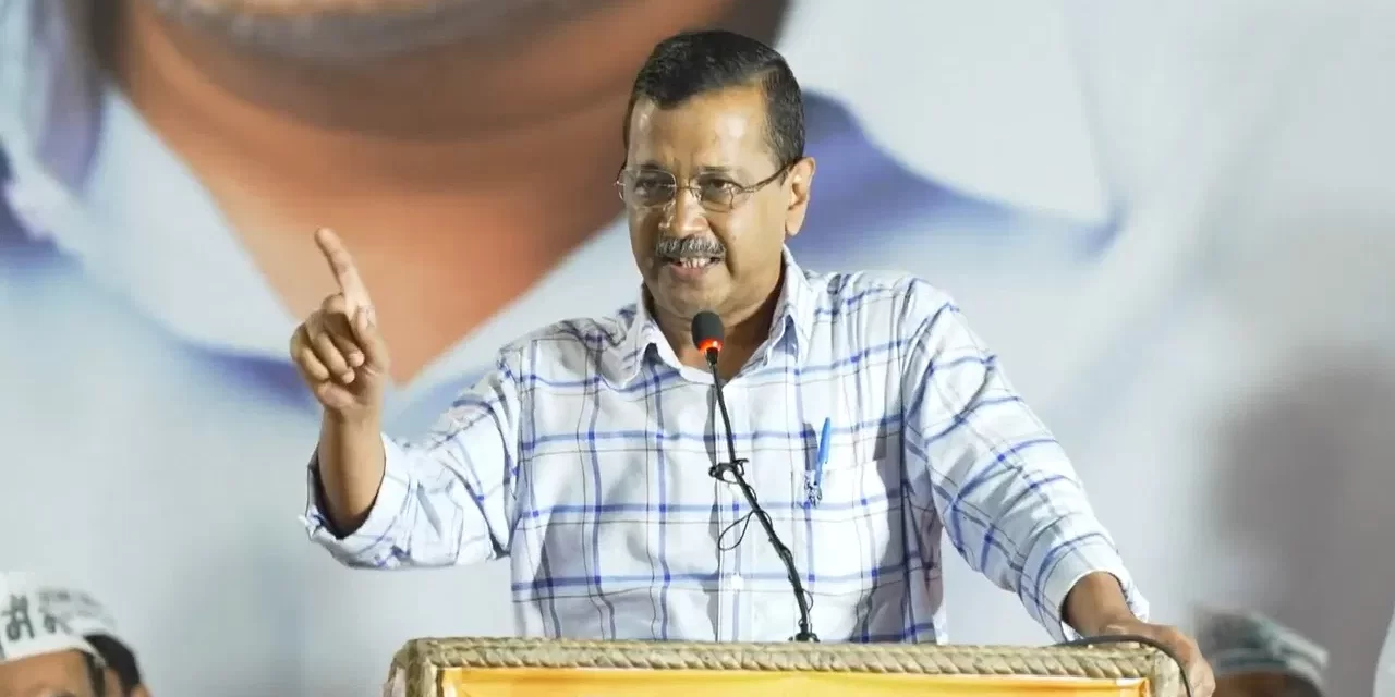 दिल्ली: कानून व्यवस्था की जिम्मेदारी गृह मंत्री की, स्कूलों को बम की धमकी मिलने पर केजरीवाल का अमित शाह पर हमला