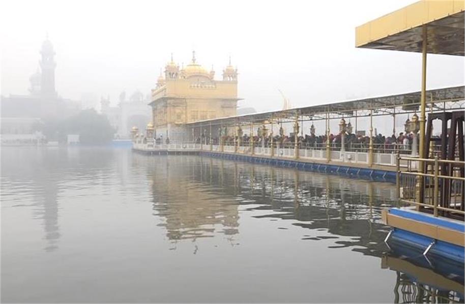 श्री गुरु गोबिंद सिंह जी के गुरुपर्व मौके दरबार साहिब में बड़ी संख्या में संगत हुई नतमस्तक