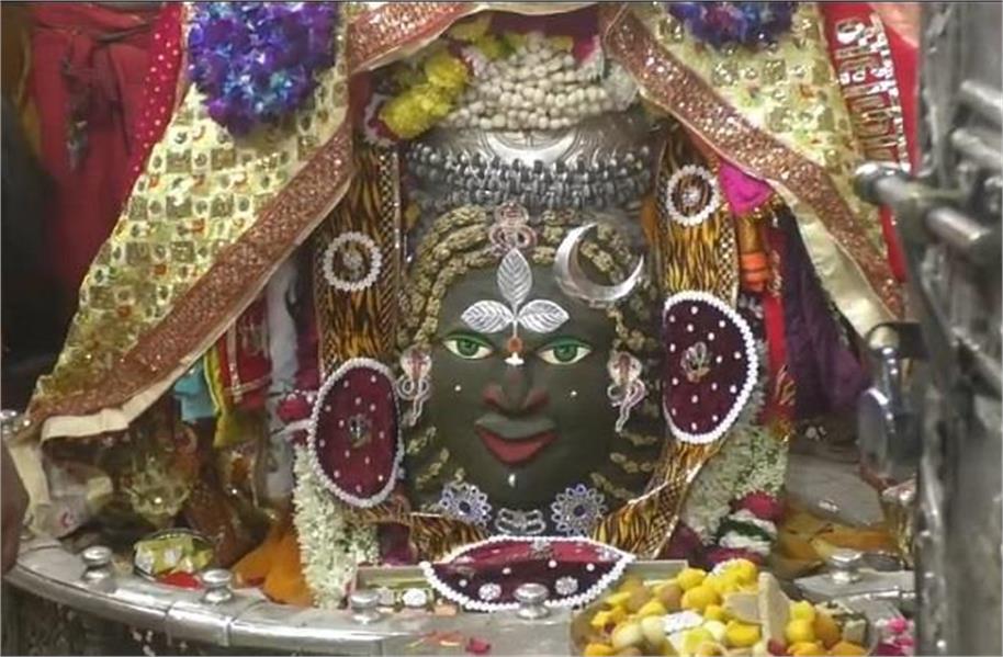 बाबा महाकाल के दर्शन से नए साल की शुरुआत, भस्म आरती में उमड़े हजारों श्रद्धालु