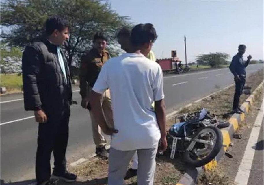 अज्ञात वाहन की टक्कर से बाइक सवारों की दर्दनाक मौत, इंदौर – अहमदाबाद फोरलेन पर हुआ हादसा