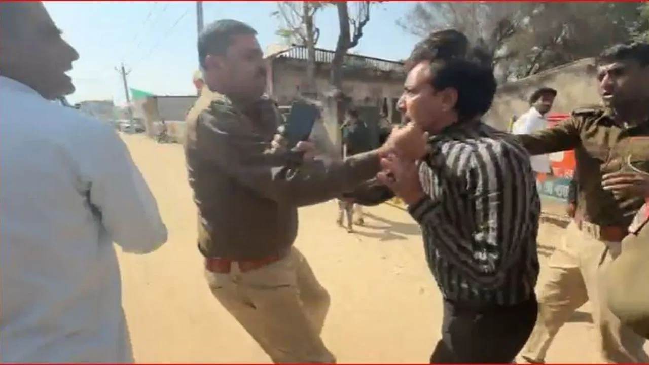 Khatu Shyam Mandir: खाटूश्याम मंदिर में SHO की गुंडागर्दी! युवक को कॉलर से खींचा, जमीन पर पटका; वीडियो वायरल। Khatu Shyam Mandir: खाटूश्याम मंदिर में SHO की गुंडागर्दी! युवक को कॉलर से खींचा, जमीन पर पटका; वीडियो वायरल।