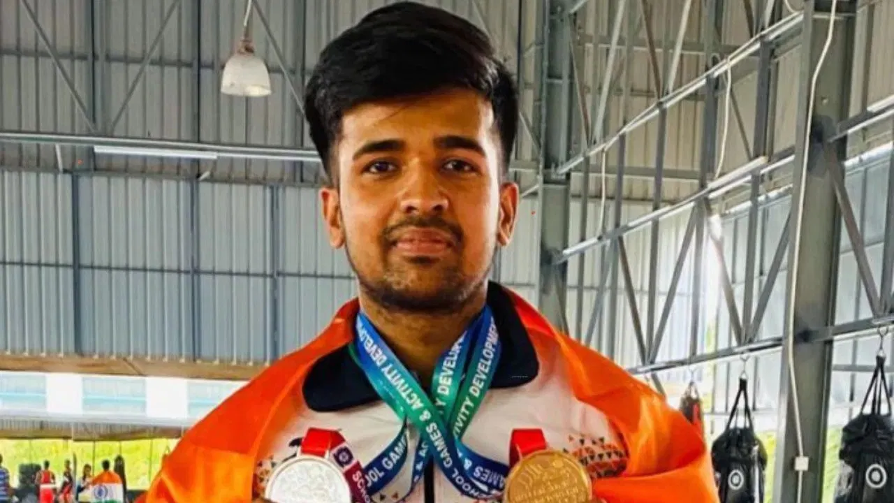 Greater Noida Crime News: 30 मेडल विजेता शूटर शिवम ठाकुर की कार पर हमला; बदमाशों ने पीछा कर गोलियां चलाईं, बाल-बाल बचे Greater Noida Crime News: 30 मेडल विजेता शूटर शिवम ठाकुर की कार पर हमला; बदमाशों ने पीछा कर गोलियां चलाईं, बाल-बाल बचे