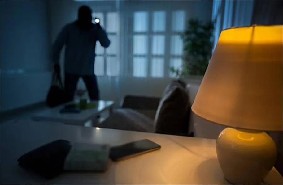 Ludhiana Theft Attempt: लुधियाना में घर में घुसे चोर को परिवार ने रंगे हाथों दबोचा, जमकर हुई धुनाई; पुलिस ने आरोपी को किया गिरफ्तार Ludhiana Theft Attempt: लुधियाना में घर में घुसे चोर को परिवार ने रंगे हाथों दबोचा, जमकर हुई धुनाई; पुलिस ने आरोपी को किया गिरफ्तार