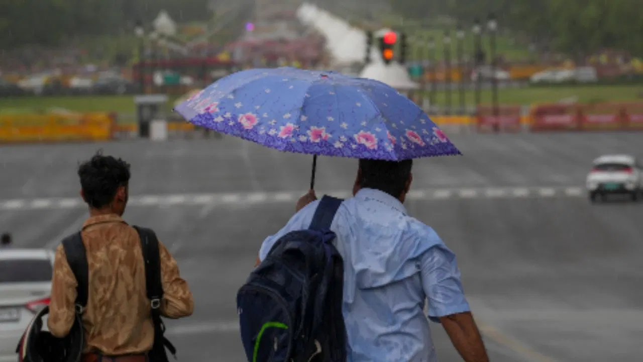 Delhi-NCR Weather Update: दिल्ली-एनसीआर में झमाझम बारिश के आसार, यूपी-हरियाणा समेत इन 10 राज्यों में मौसम विभाग का अलर्ट; जानें ताजा अपडेट