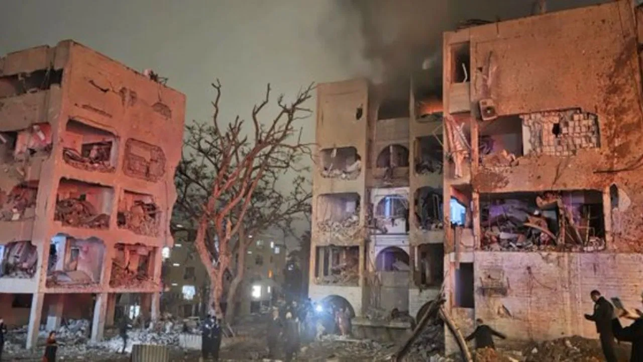 Iran-Israel War 2026: ईरान ने इजराइल पर बरपाया कहर, 100 से ज्यादा जख्मी; पीएम नेतन्याहू ने तेहरान पर जवाबी हमले का किया एलान Iran-Israel War 2026: ईरान ने इजराइल पर बरपाया कहर, 100 से ज्यादा जख्मी; पीएम नेतन्याहू ने तेहरान पर जवाबी हमले का किया एलान