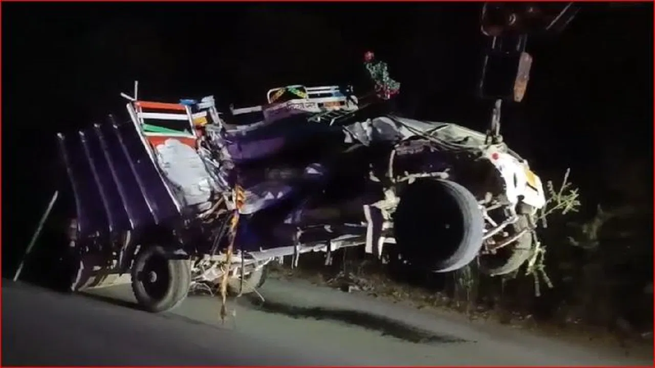 चित्तौड़गढ़ हाईवे पर चीख-पुकार! कंटेनर और पिकअप की भिड़ंत में 2 की मौत, 13 महिलाएं लहूलुहान; उदयपुर से लौटते वक्त हुआ दर्दनाक हादसा