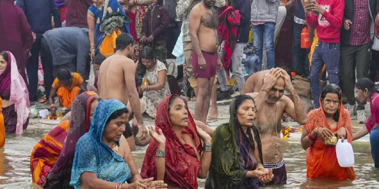 महाकुंभ में स्नान करती महिलाओं का बेचता था VIDEO, सात समंदर पार जुड़े आरोपी के तार